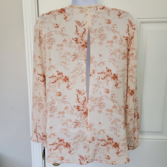 Hinge Cream Red Floral Ruffled Cutout Back Button Down Blouse Size Medium - Picture 5 of 9